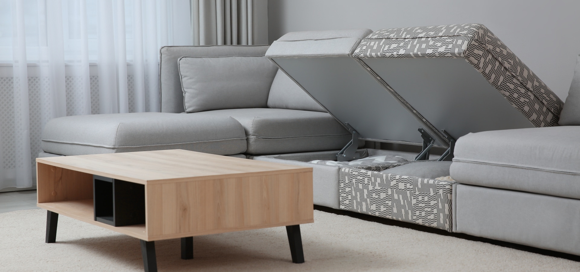 Muebles funcionales: ¿cómo usarlos para ahorrar espacio en tu 'depa'? 1 Los muebles funcionales con espacios ocultos son ideales para almacenamiento.